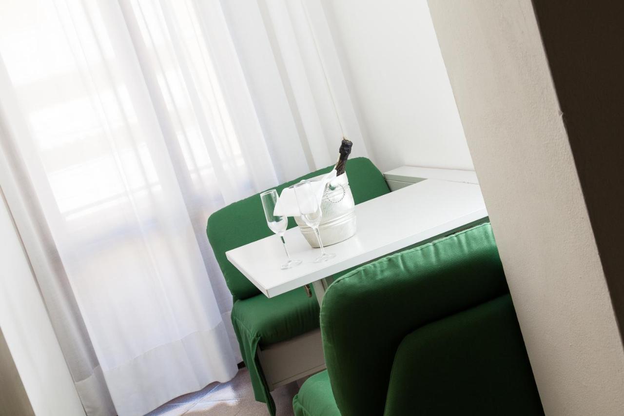 ליגננו סביאדורו Hotel Desiree מראה חיצוני תמונה