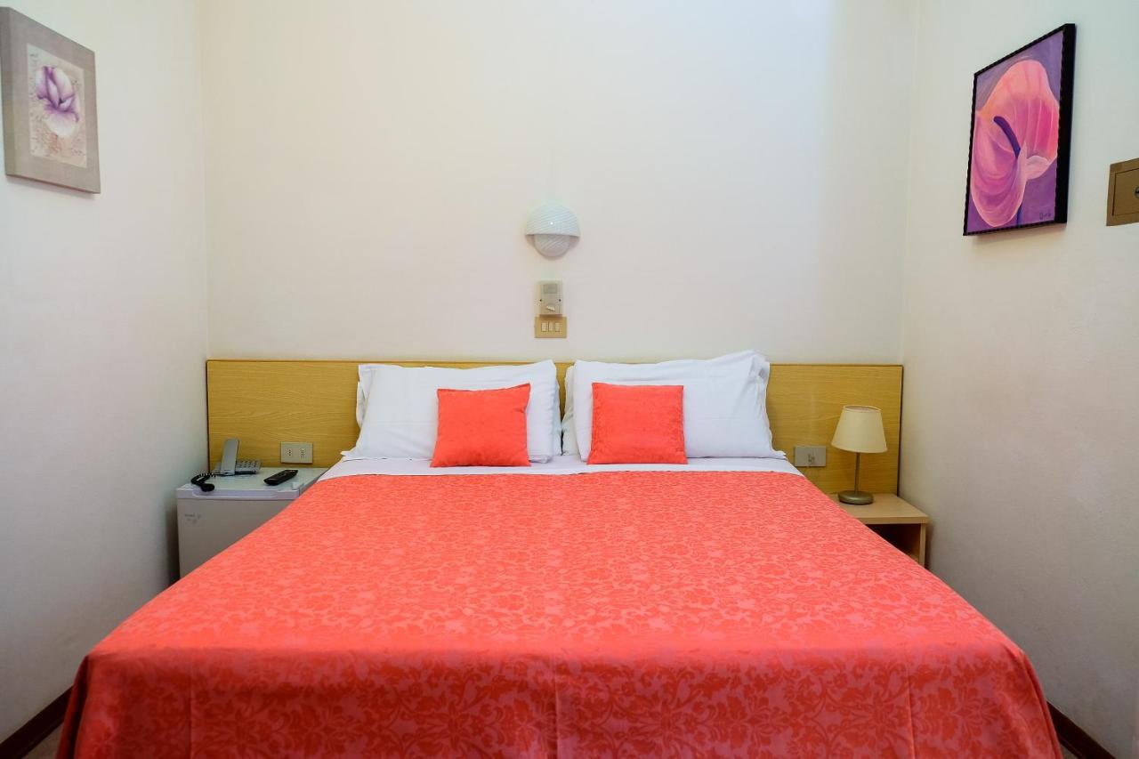 ליגננו סביאדורו Hotel Desiree מראה חיצוני תמונה